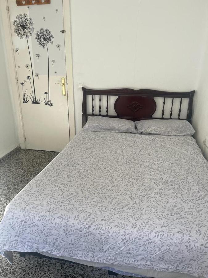 Apartamento De Habitaciones Privadas En El Centro De Málaga Exteriör bild